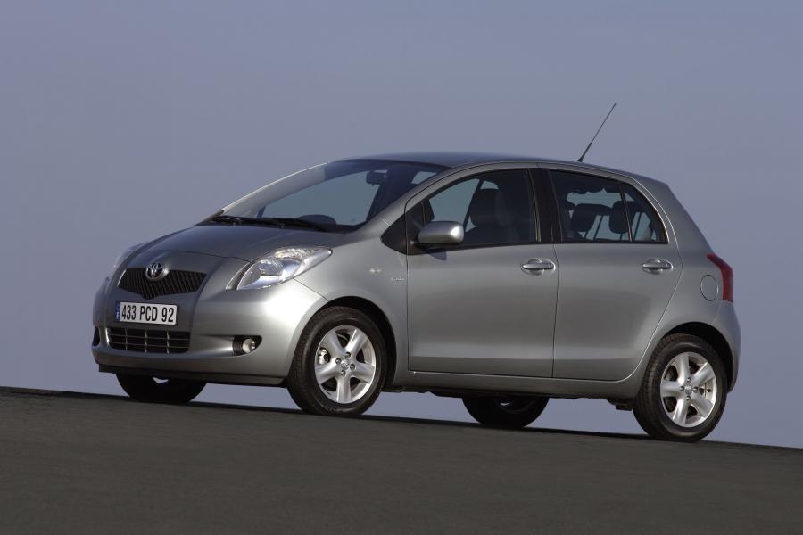  Toyota Yaris 2005 года  (фото 85 из 165)